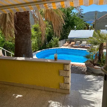 Apartment Apartmani Villa Mediterane Kuciste