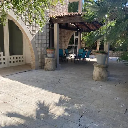 Apartmani Villa Mediterane * Kuciste